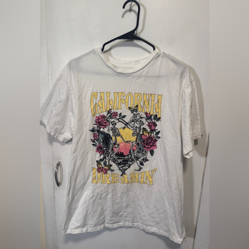 California Dreamin' Graphic Women’s Tee - White with Yellow & Pink